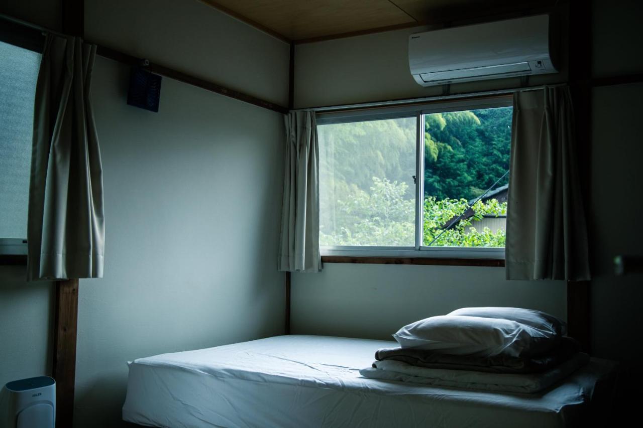 山の中の一棟貸切宿 五番地 Nambu (Yamanashi) Экстерьер фото