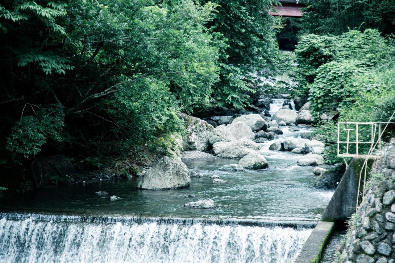 山の中の一棟貸切宿 五番地 Nambu (Yamanashi) Экстерьер фото