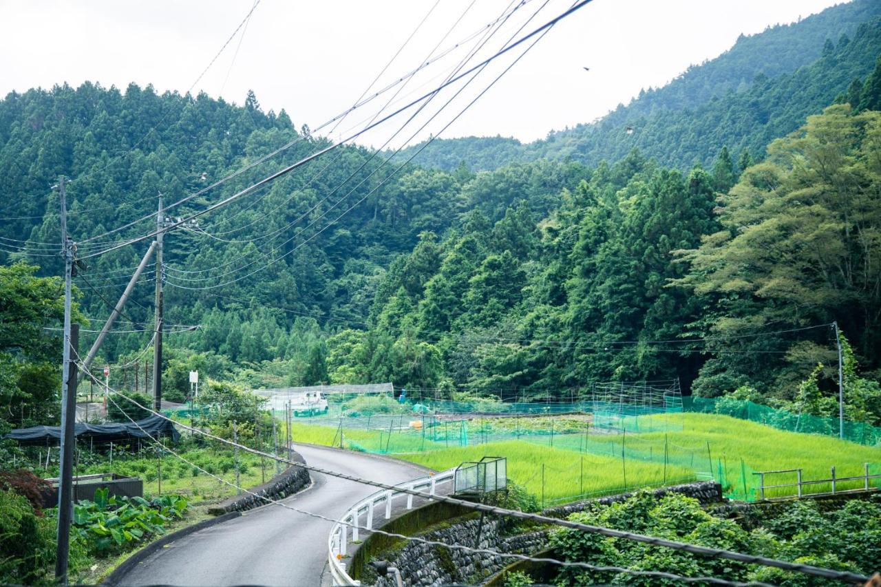 山の中の一棟貸切宿 五番地 Nambu (Yamanashi) Экстерьер фото