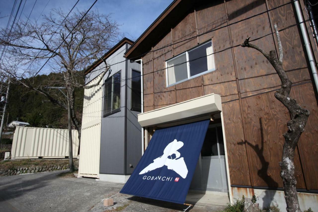 山の中の一棟貸切宿 五番地 Nambu (Yamanashi) Экстерьер фото