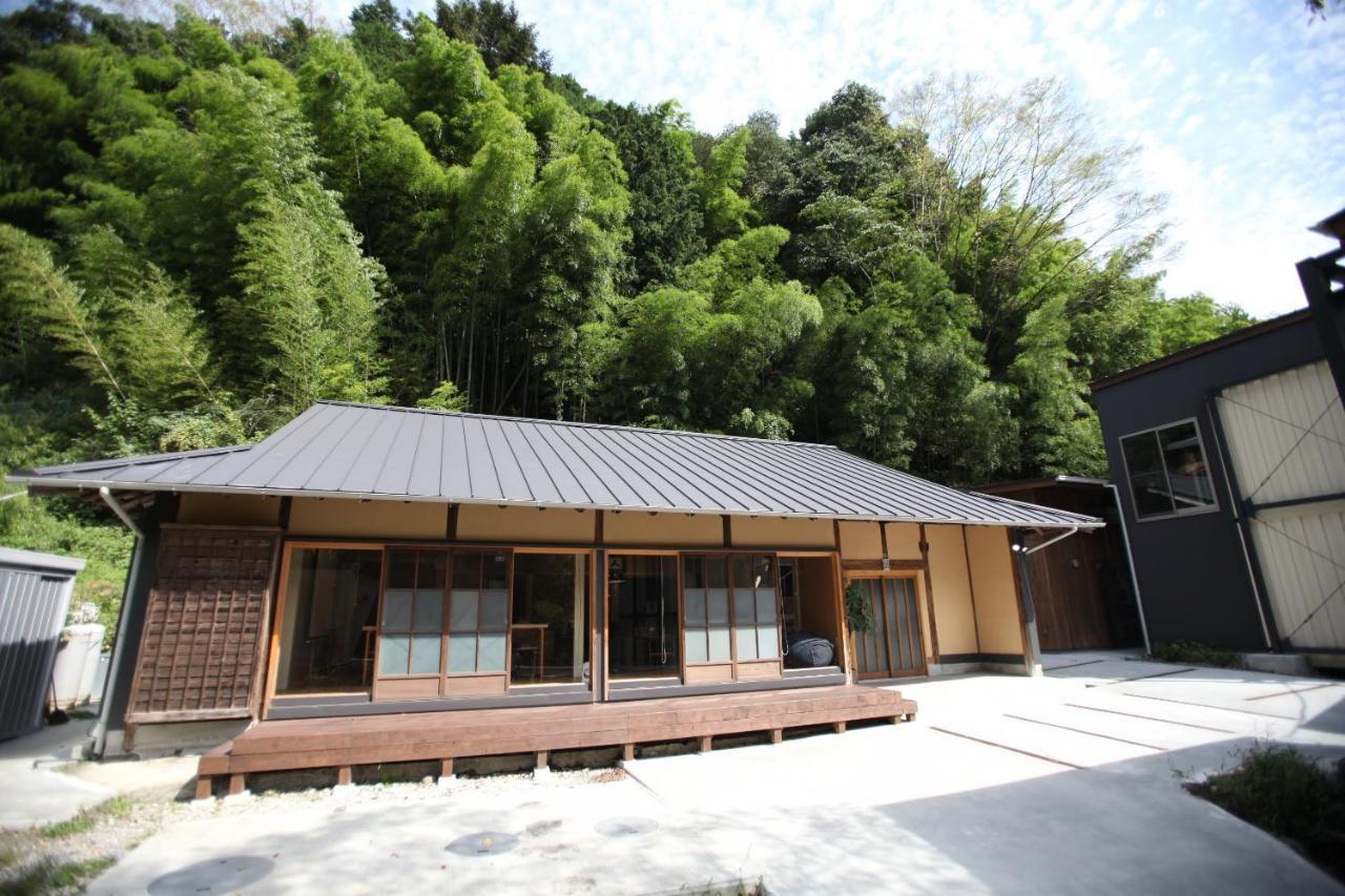 山の中の一棟貸切宿 五番地 Nambu (Yamanashi) Экстерьер фото