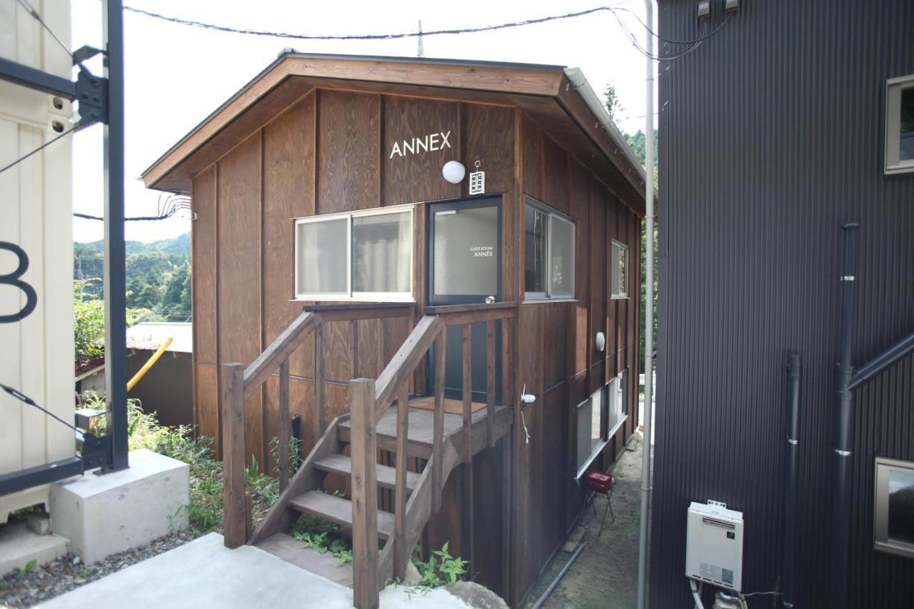 山の中の一棟貸切宿 五番地 Nambu (Yamanashi) Экстерьер фото